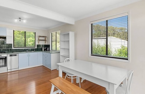 Tomakin House | Mindil Arch - walk to the beach