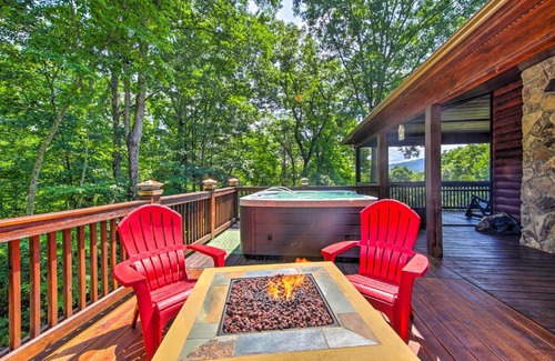 Mineral Bluff House | Mineral Bluff Cabin with Hot Tub and Game Room!