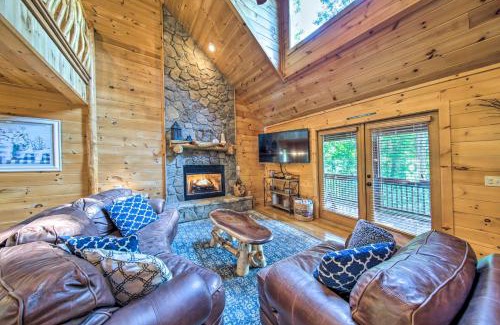 Mineral Bluff House | Mineral Bluff Cabin with Hot Tub and Game Room!