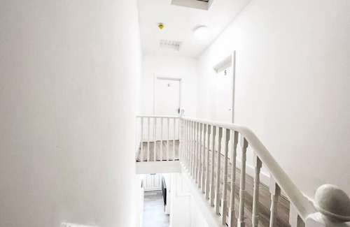 Stonebridge House | Minet Gardens - Central Property (Suite 01)