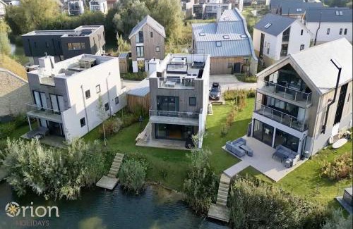 Malmesbury House | Minety Lake 43, Green Haven