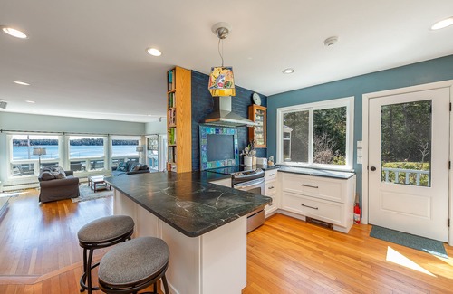 Harpswell House | Mingo Cove - Beautiful 6BR, 4BA home with panoramic views of Harpswell Sound
