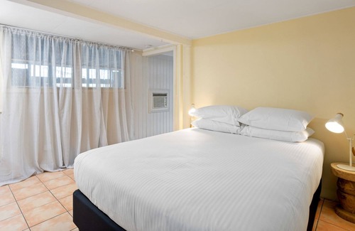 Paddington House | 'Mini Blue' - Charming 1-Bed near Local Shops