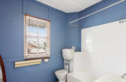 Paddington House | 'Mini Blue' - Charming 1-Bed near Local Shops