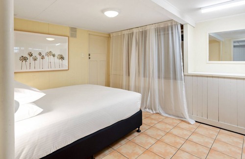 Paddington House | 'Mini Blue' - Charming 1-Bed near Local Shops