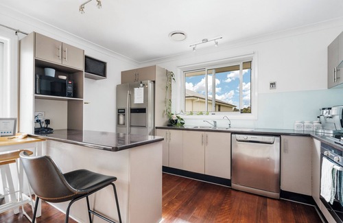 Robin Hill House | Mini farm stay so close to town
