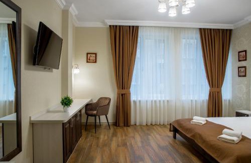 Prospekt Svobody Apartment | Mini Hotel Barvy Lvova on Hnatyuka St.