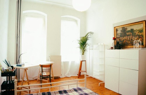 Friedenau House | Minimal Room in a Family home