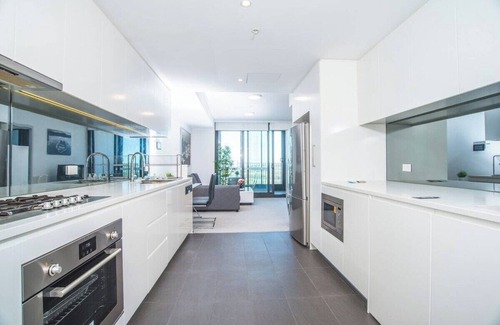 Wentworth Point Apartment | Minimalism modern 1bdr apt waterview P Coles