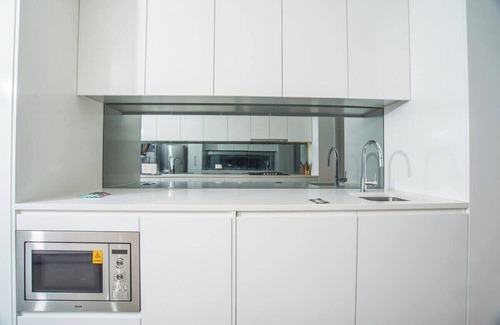 Wentworth Point Apartment | Minimalism modern 1bdr apt waterview P Coles