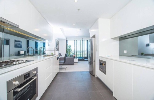 Wentworth Point Apartment | Minimalism modern 1bdr apt waterview P Coles