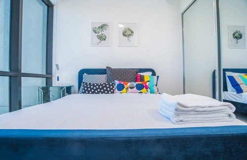 Wentworth Point Apartment | Minimalism modern 1bdr apt waterview P Coles