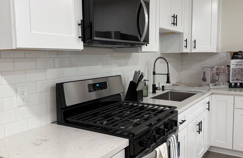 Roosevelt Park Apartment | Minimalist 2B/1B in Gated property –located in the heart of Downtown San Jose !