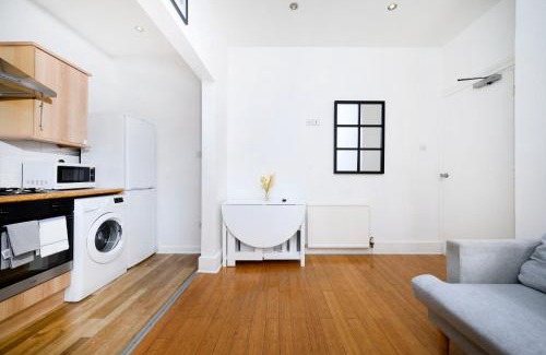 Brixton Hill Apartment | minimalist 3-bedroom flat in Brixton