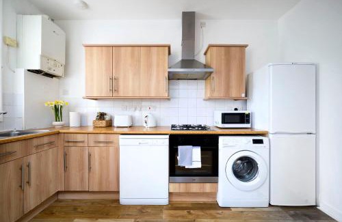 Brixton Hill Apartment | minimalist 3-bedroom flat in Brixton