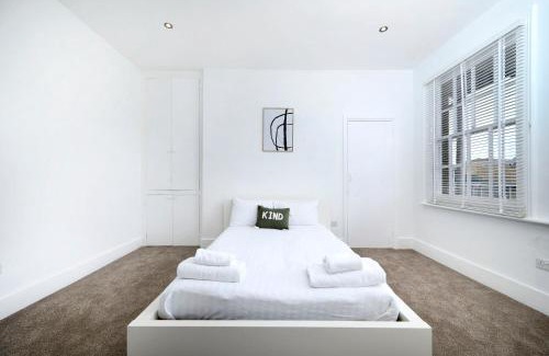 Brixton Hill Apartment | minimalist 3-bedroom flat in Brixton