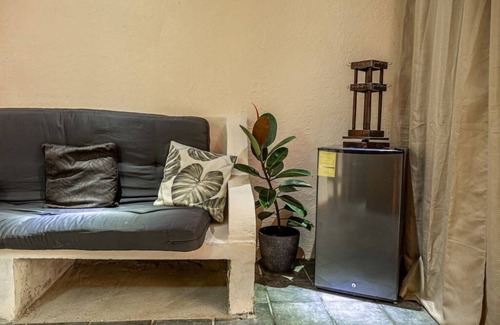 El Cerro Apartment | Minimalist Garden Cove, 1 Bedroom, With POOL & AC - Rogers Hospitality-Quepos/MA