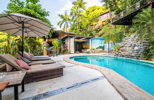 El Cerro Apartment | Minimalist Garden Cove, 1 Bedroom, With POOL & AC - Rogers Hospitality-Quepos/MA