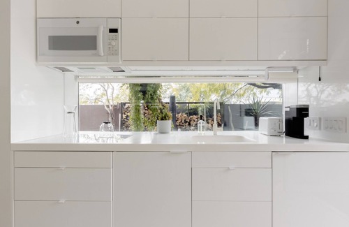 Garfield Apartment | Minimalist Guest House Behind 1907 Historic Pyramid Cottage