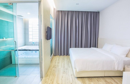 Taman Desa Jaya Hotel | Minimalist Hotel