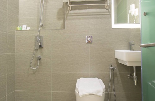 Taman Desa Jaya Hotel | Minimalist Hotel