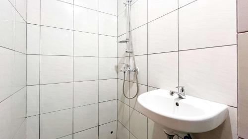 Makassar Apartment | Minimalist Studio (No Kitchen) at Bandaraya - Tallasa City Makassar Apartment By Travelio