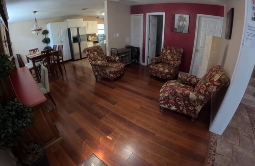 Central Arlington House | Minimum28 day rental 2000 sq. ft. Home 20 min from downtown Ft. Worth and Dallas