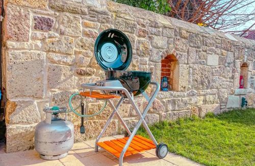 Foca House | MINIQ HOMES 102 - Historical Stone House with Garden Cinema