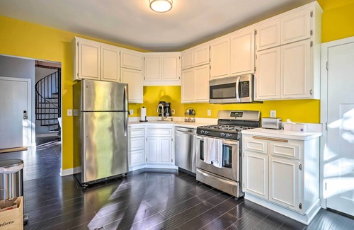 Northeast Minneapolis Arts District House | Minneapolis Townhome w/Loft < 3 Mi to Dtwn!