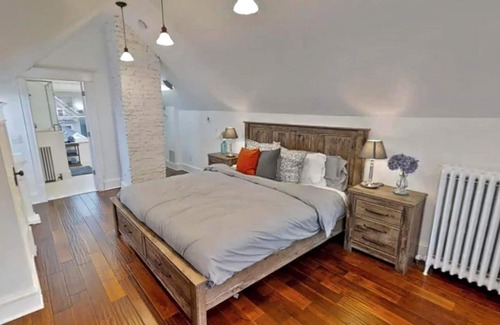 Linden Hills House | MINNESTAY* Linden Hills Luxury Charmer ★ Walk to Lake Harriet ★ Groups Welcome