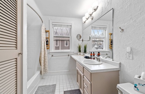 Linden Hills House | MINNeSTAY* Sheridan Cottage | Lake Harriet
