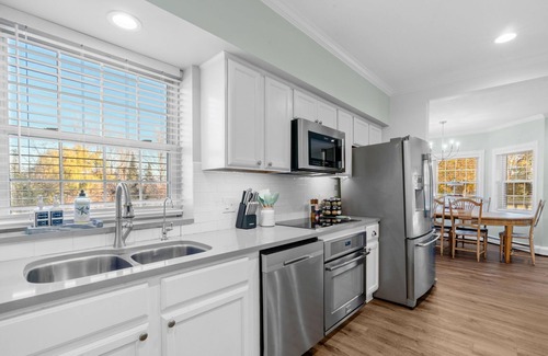Hugo House | MINNeSTAY* The Orchard
