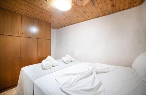 Kavousi House | MinoaHouse 1 bedroom,3 guests,bath tub & patio