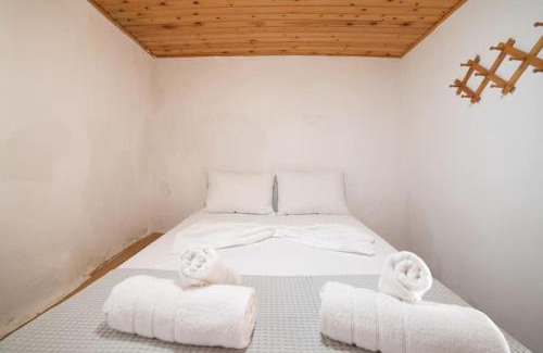 Kavousi House | MinoaHouse 1 bedroom,3 guests,bath tub & patio