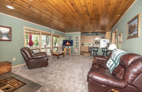 Minocqua House | Minocqua Chain! Walk to the Bearskin Trail! Come check out the fall colors!