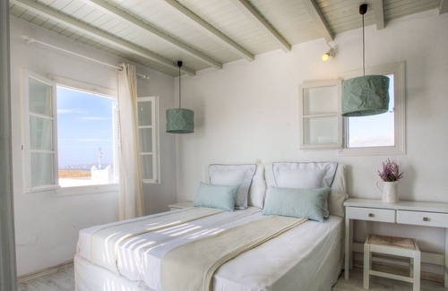 Parasporos Villa | Minois Villa (2 adults & 2 children)