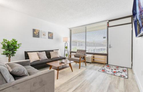 West Kissimmee Apartment | Mins from Disney Gym Pool Parking Pet Friendly