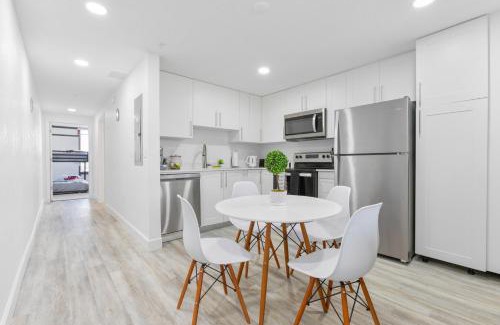 West Kissimmee Apartment | Mins from Disney Gym Pool Parking Pet Friendly