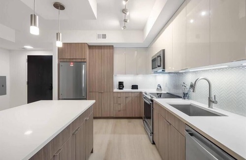 NoMa Hotel | Mins from Metro Red Line | Desk + Unlimited Wi-Fi |Noma
