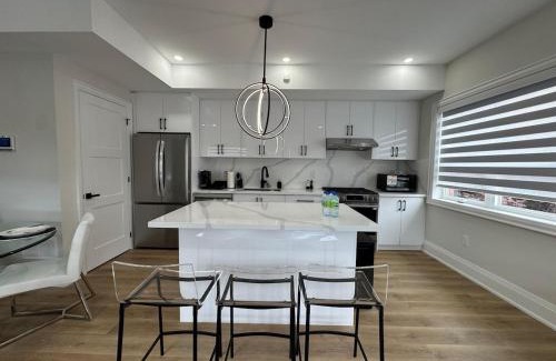 Dovercourt Park Apartment | Mins from Toronto Downtown UFT Exhibition Place