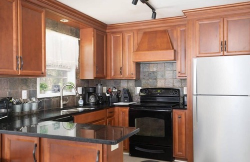 Forest Park House | Mins to 5-Points/Outdoor Awning-Highland Hideaway