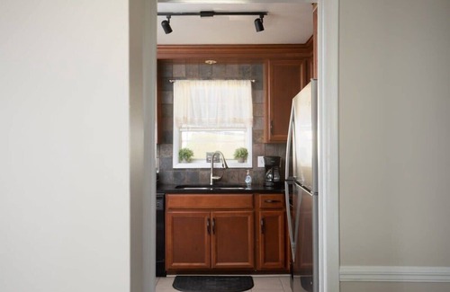 Forest Park House | Mins to 5-Points/Outdoor Awning-Highland Hideaway