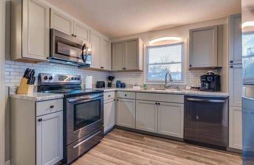 Johnson City House | Mins To Downtown, ETSU, Buffalo Mtn. Park JCMC, VA Med Center