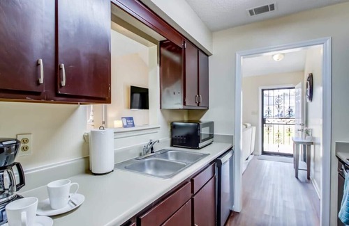 Savannah House | Mins to Downtown & Islands! Robinhood Cottage
