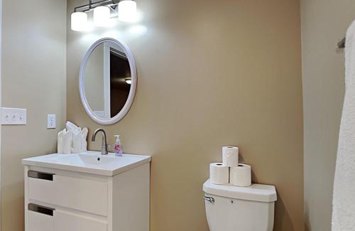 Indianapolis House | Mins to Downtown & Raceway Rookwood Retreat 1 & 2