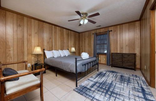 Columbus House | Mins to Ft Moore - The Columbus Cottage Guesthouse
