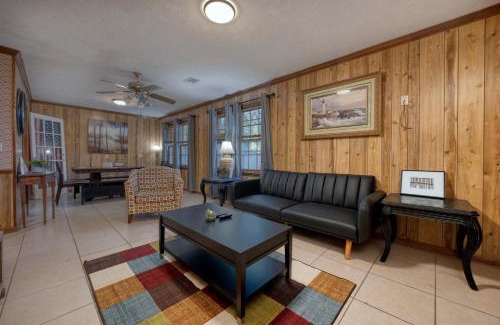 Columbus House | Mins to Ft Moore - The Columbus Cottage Guesthouse
