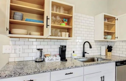 Dunean House | Mins to Hospital, Airport, Downtown