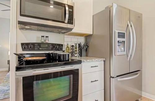 Dunean House | Mins to Hospital, Airport, Downtown