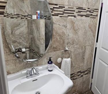 Fredericksburg House | Mins To HospitalsPool Table BBQ Grill HDTV